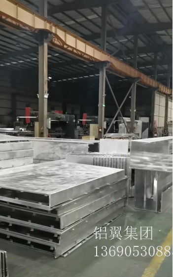 铝幕墙铝單(dan)板廠(chǎng)傢(jia)11号車(che)间